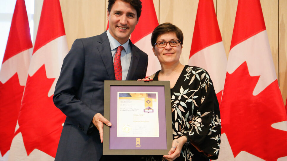 Manon StHilaire reçoit un prix d'excellence Journal Le Nord