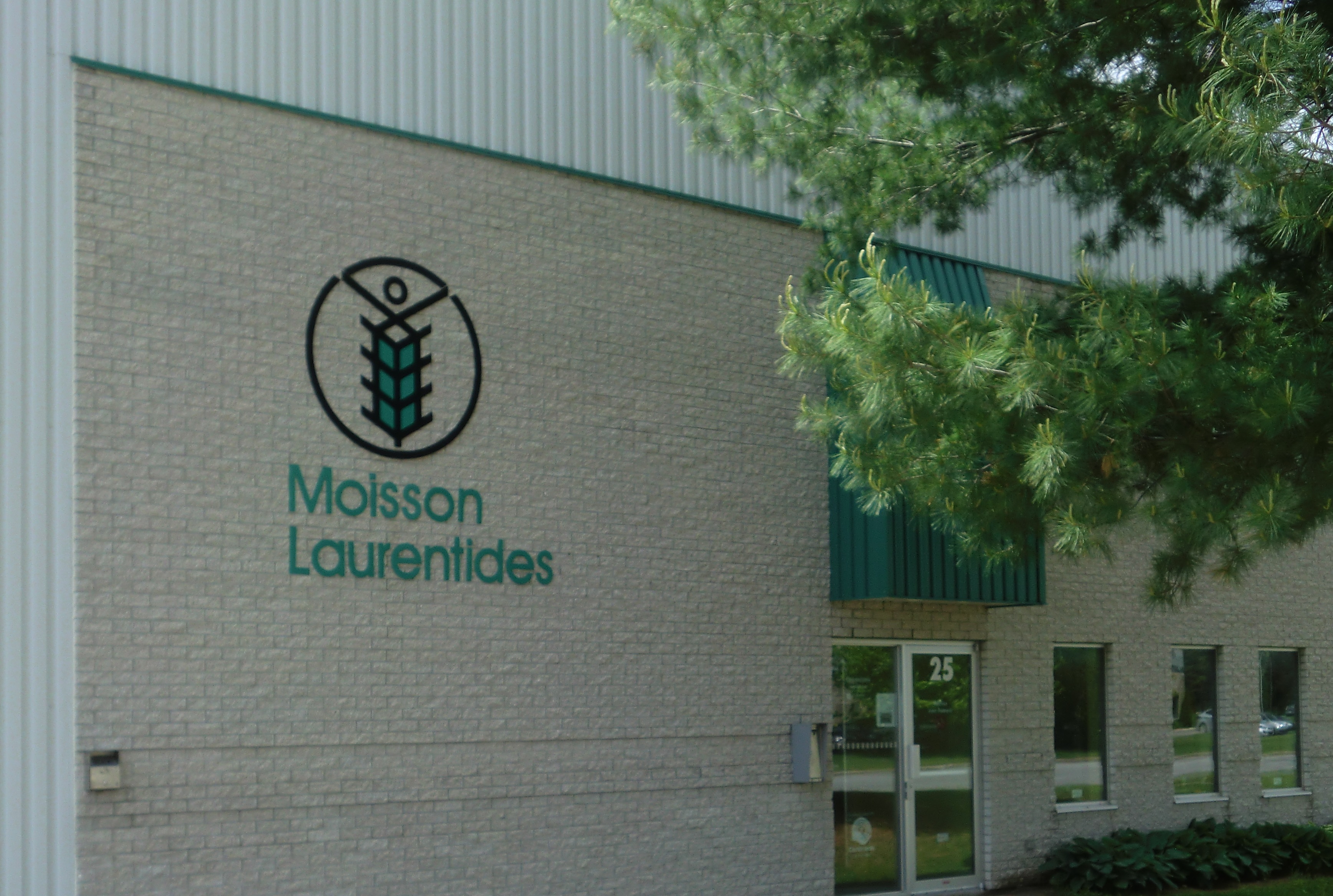 StHubert contribue à la cause de Moisson Laurentides Journal Le Nord