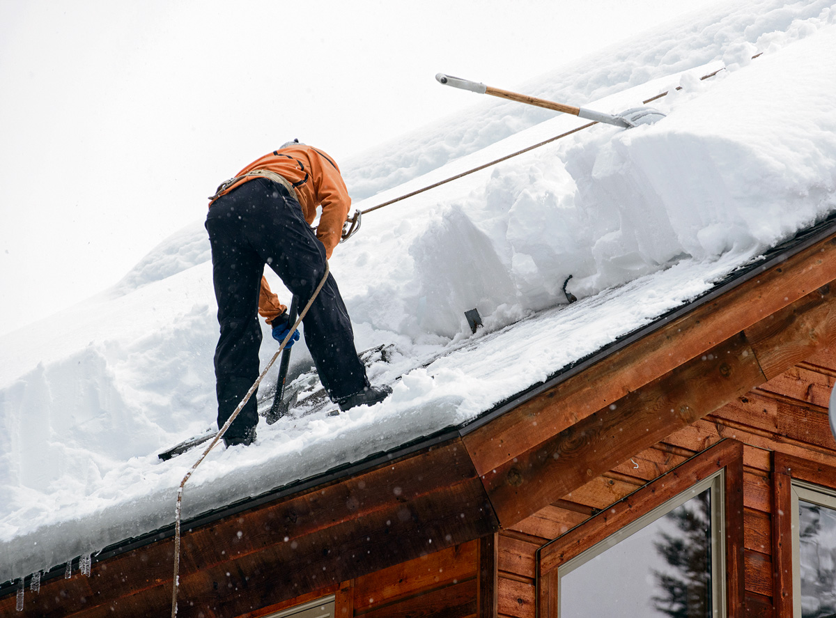 Accumulation de neige : Pensez à déneiger votre toiture