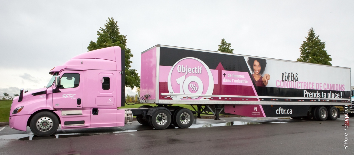Implication pour le cancer du sein: Le camion rose ouvrira la ride de filles