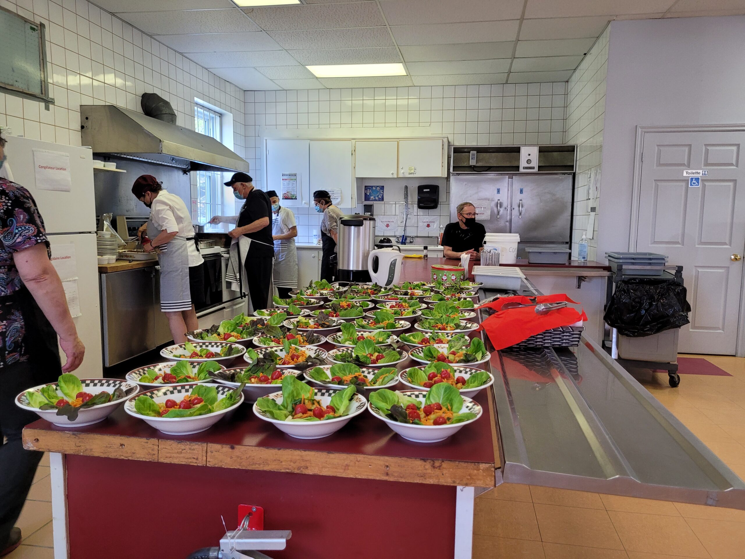Vendredi dernier marquait le retour des dîners communautaires au Centre d’action bénévole.