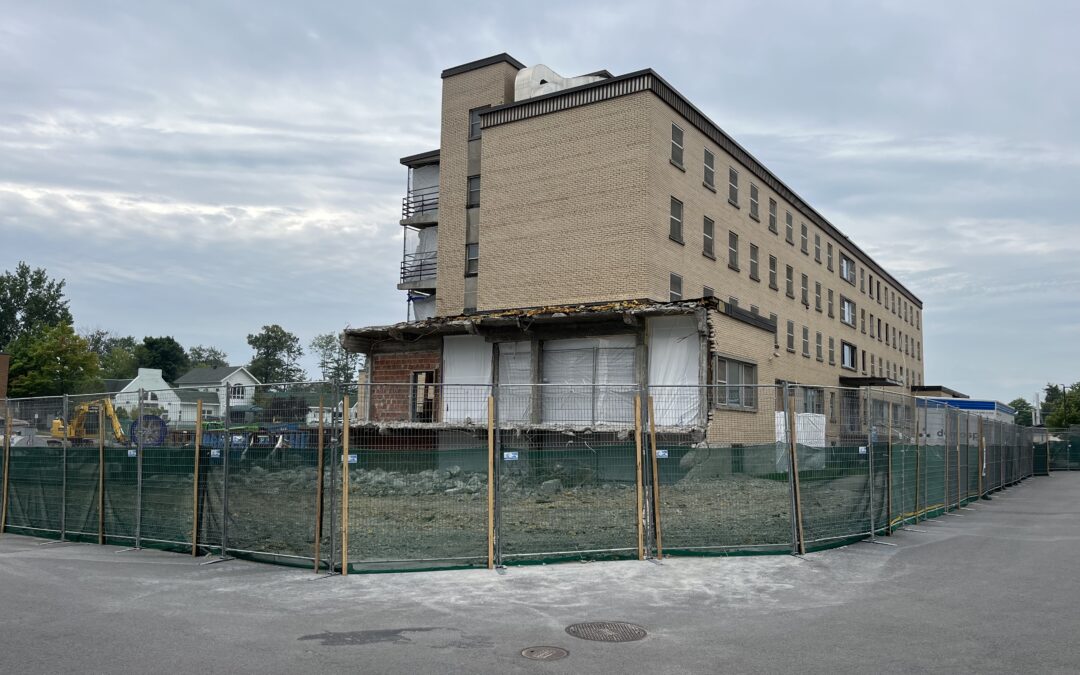 Fin d’une époque : la démolition du pavillon Jeanne-Mance est amorcée
